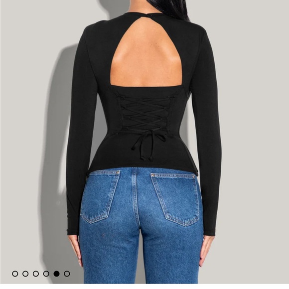 Black shapey crew neck top - Picture 2 of 4